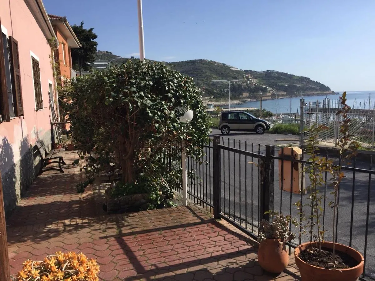 Froggy House Villa San Lorenzo al Mare